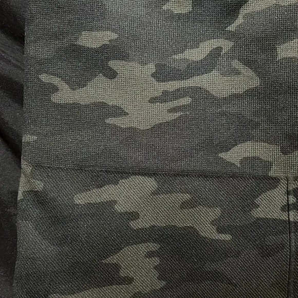SPANX Look At Me Now Camo Seamless Leggings M - Picture 13 of 13